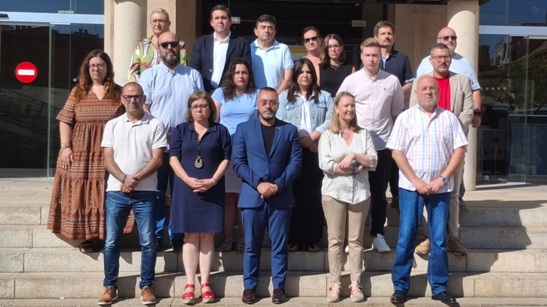 Vila-real guarda un minut de silenci per condemnar l’assassinat masclista a Algemesí