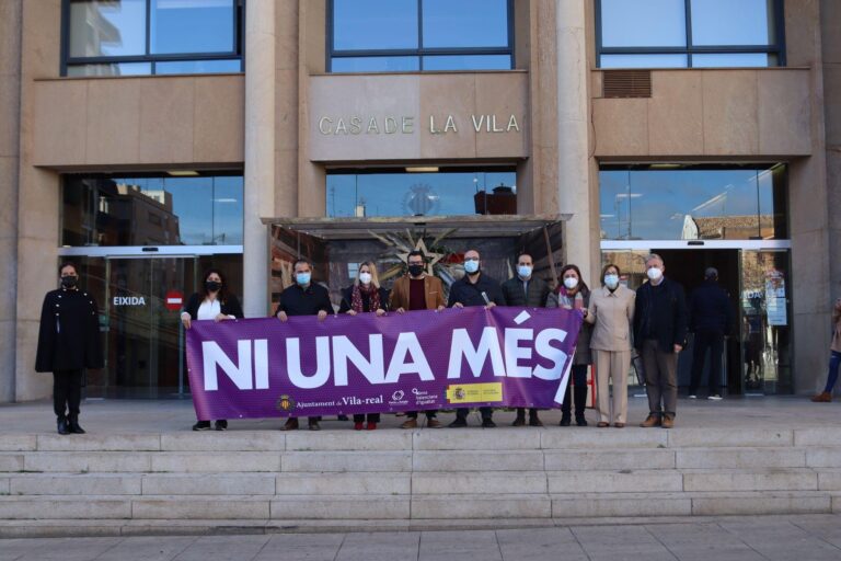 Vila-real condemna l’últim assassinat masclista a València