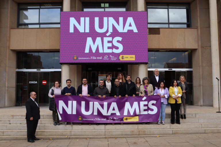 Un minut de silenci per l’assassinat masclista a Sagunt