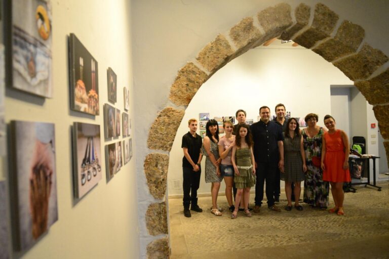 Els alumnes de fotografía de l’Espai Jove presenten la mostra ‘Mirades inconnexes’