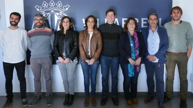 L'IES Miralcamp firma un conveni de col·laboració amb el Villarreal CF
