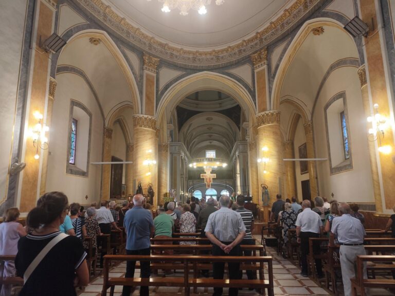 Vila-real viu un diumenge de fe i tradició amb misses i processons als barris