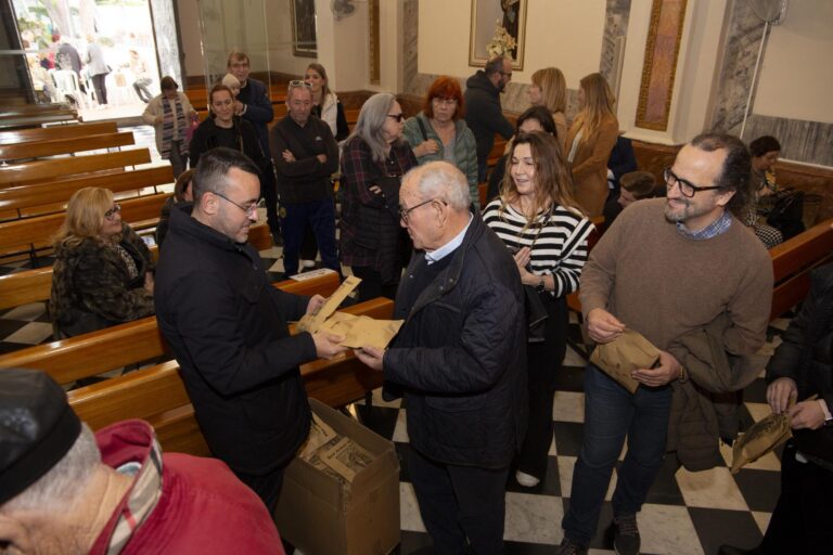 Vila-real conclou els actes de Sant Antoni amb missa i repartiment de panets
