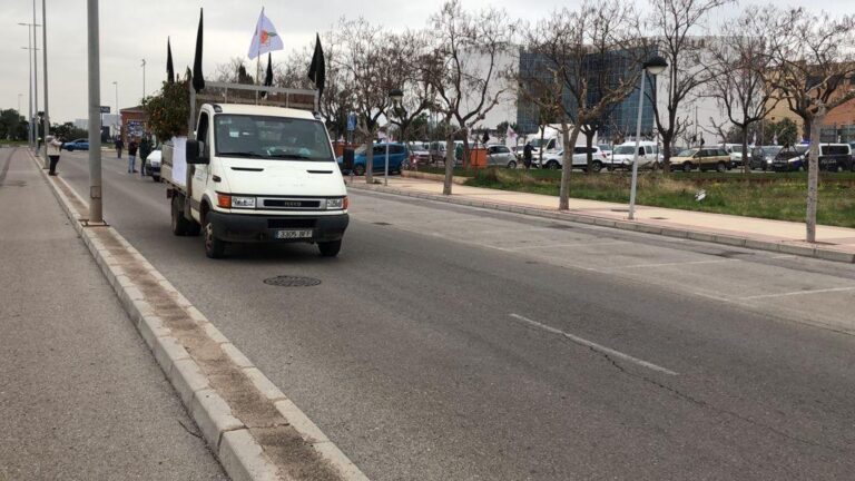 24F a Vila-real: Una caravana de més de 120 vehicles exigeix mesures per a evitar la ruïna del sector primari 