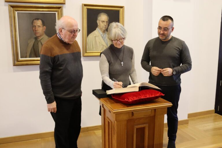 Benlloch rep a la neta de José Ortells, Fill Predilecte de Vila-real