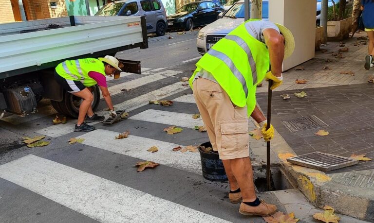 Vila-real reforça la neteja dels carrers i embornals abans de la tardor
