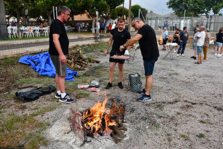 Els veïns del barri del Progrés celebren la tradicional Nit de la Xulla
