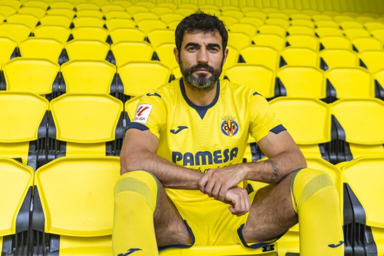 El Villarreal posa a la venda el nou primer equipament per a la temporada 2023/24