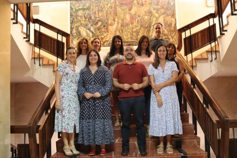 José Benlloch dona la benvinguda a 12 nous tècnics municipals que reforçaran la plantilla