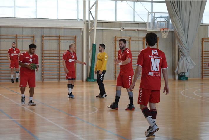 El HC Vila-real perd davant el Nules Fertiberia en un igualat derbi de La Plana (33-35)