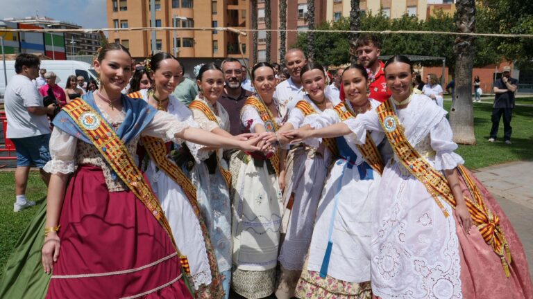 Vila-real encén l’espurna de les festes de Sant Pasqual amb una arrencada multitudinària