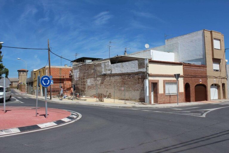 Obres al encreuament entre el carrer Encarnació y el camí vell Onda-Castelló per a la seguretat dels vianants