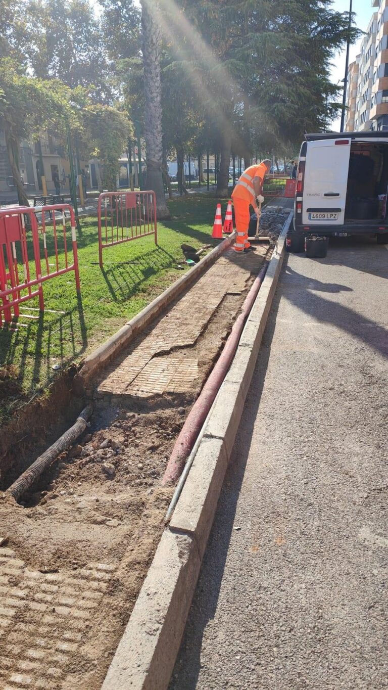 Vila-real signa per més de 600.000 euros el contracte de reparació de voreres i millora de l’accessibilitat