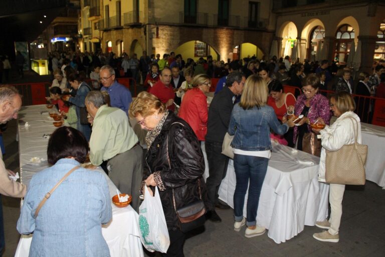 Vila-real 'menja' 600 racions d'Olla de la Plana de manera solidària