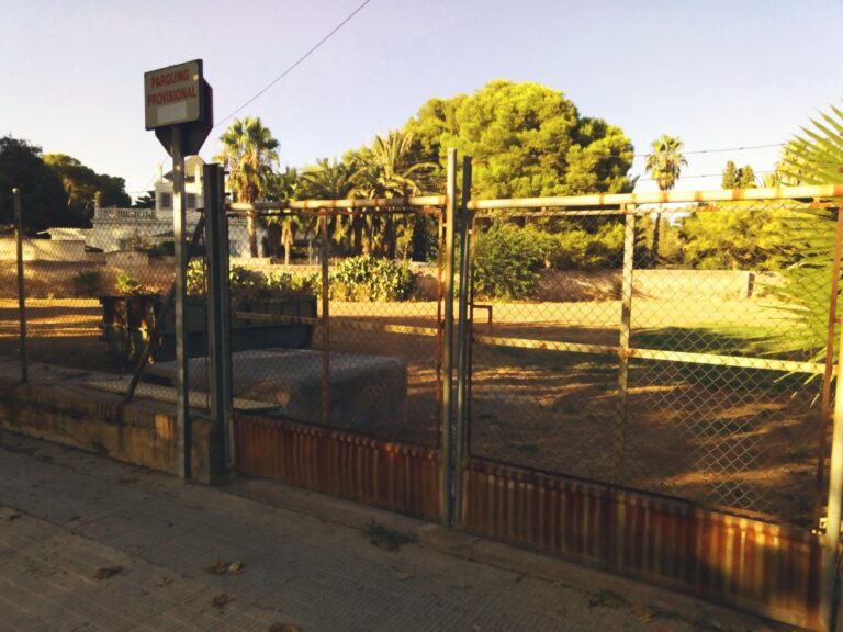 El PP denuncia que el pàrquing de l'Ermita porta dos anys tancat tot i pagar el lloguer