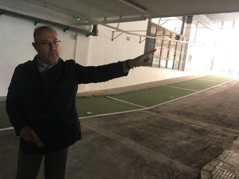 Vila-real implanta un sistema d'autoregulació al pàrquing de la zona blava de la plaça Colom