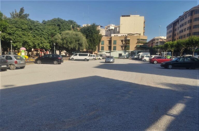 Serveis Públics realitza tasques d'acondicionament del parquing del jardí del Pilar