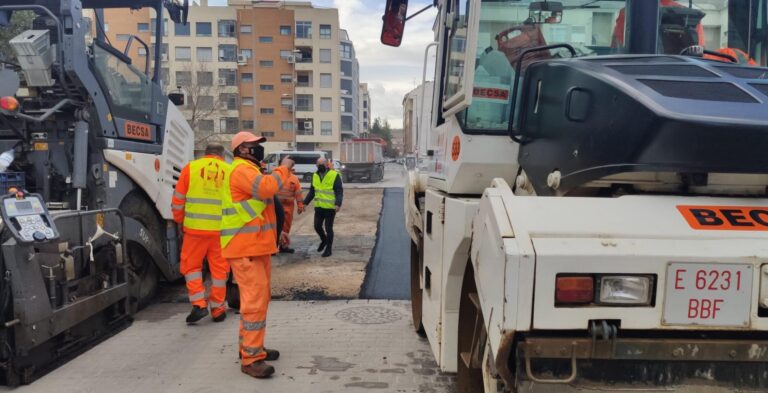 Serveis Públics engega un pla d’asfaltat que afecta 18 vials i que ha arrancat al carrer Alfons el Magnànim