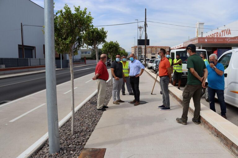 L’Ajuntament adequa les zones verdes dels accesos a la ciutat de cara a la volta en setembre