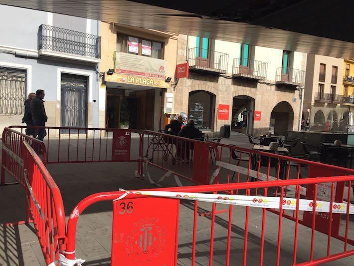 Cs demana que s’inicie la renovació del revestiment de les peces de la Plaça Major quan abans