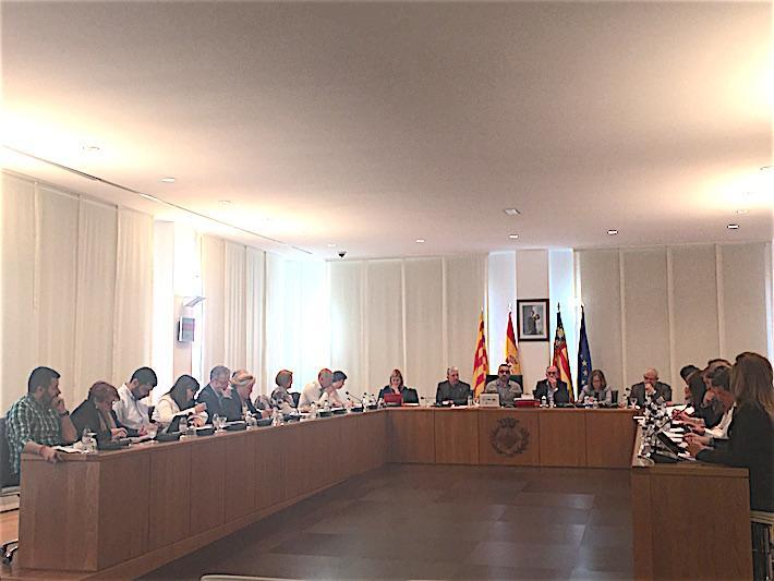 Les mocions per a engegar un recurs contra el Ministeri i dotar de pluralitat al 'Crònica' centren el debat al ple