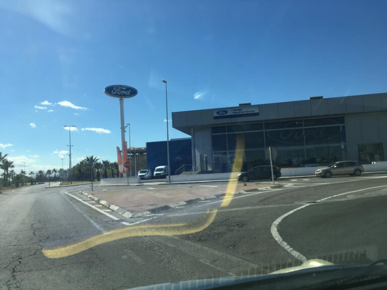 Vila-real aprova en un ple 'atípic' en festes destinar 120.000 €  per a millorar els polígons Reg Nou i Travessa