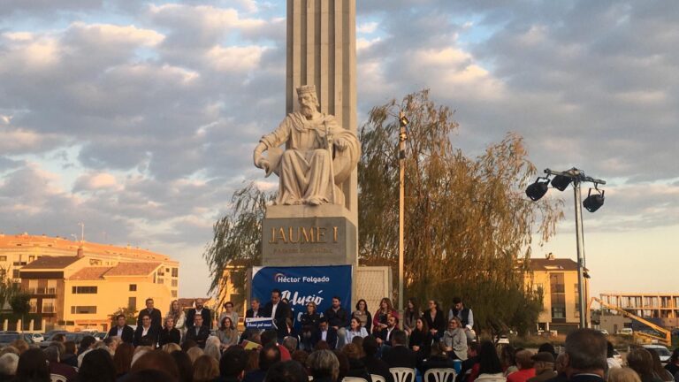 Bonig, Clavell i Moliner donen suport a Folgado que presenta el projecte del canvi per a 'recuperar Ca la Vila'