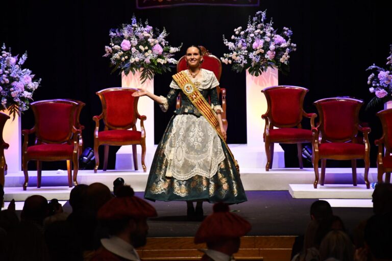 Proclamació de la reina Belén Ramos i compte arrere per a Sant Pasqual