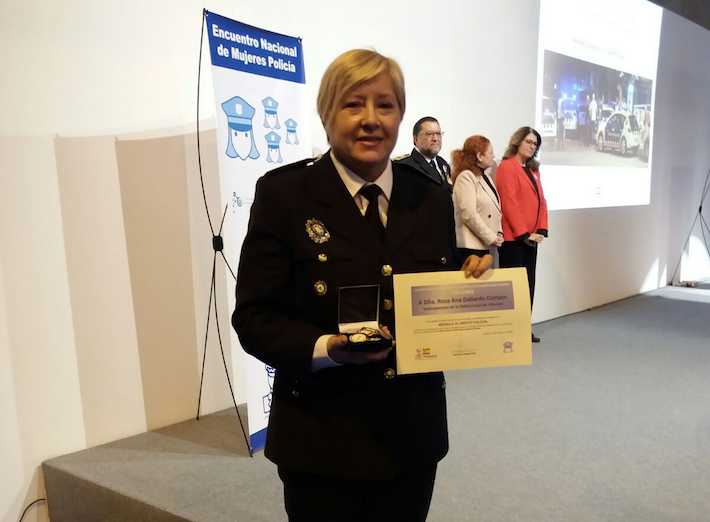 La inspectora Rosana Gallardo rep la Medalla al Mèrit Policial amb distintiu blanc