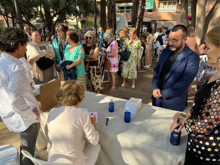 La vila-realenca Àfrica Broch presenta el seu últim llibre ‘L’infern és de gel’