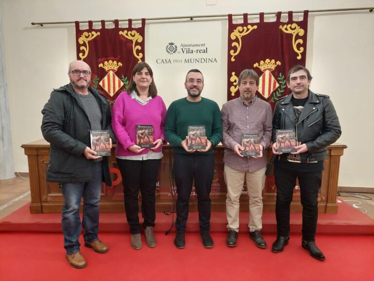‘Dinosauria’, un llibre escrit a Vila-real