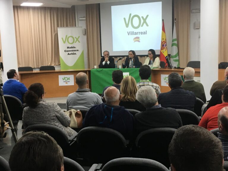 VOX presenta el seu projecte i a la seua coordinadora per a Vila-real davant un centenar de persones a la UNED