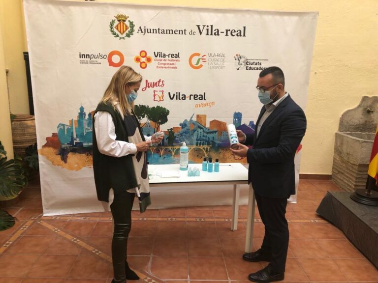 4.000 esprais desinfectants i 12.000 màscares per a reforçar la prevenció de la covid en els centres educatius