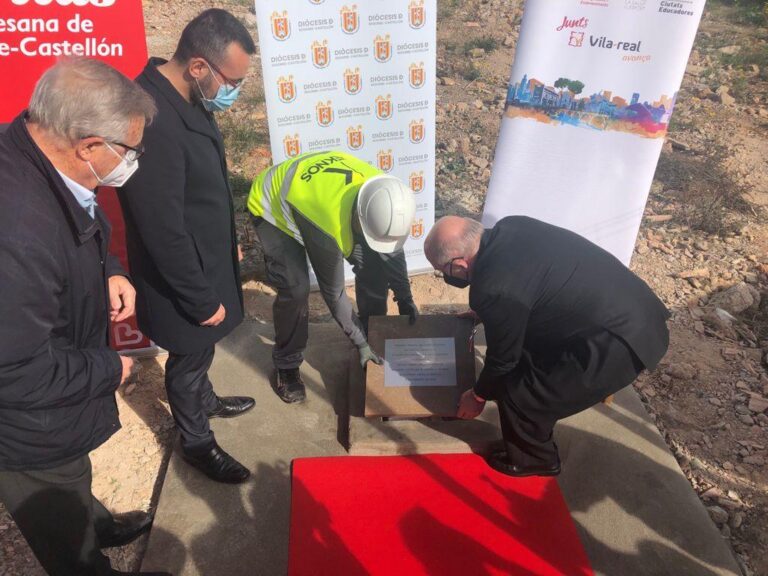 Càritas posa la primera pedra d’un alberg referent amb capacitat per a 36 usuaris i que estarà a punt en 2022