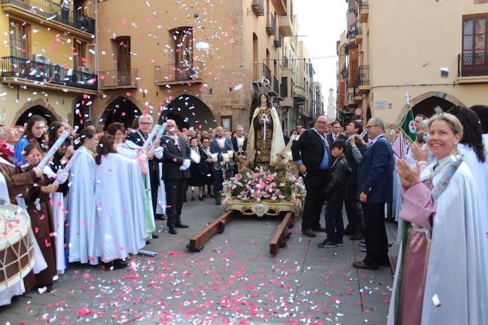 Vila-real tanca la Setmana Santa amb una multitudinària processó de l’Encontre que ha culminat en la plaça de la Vila