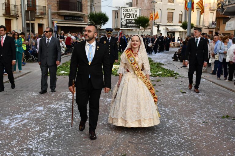 Els vila-realencs commemoren a Sant Pasqual amb una gran processó pels carrers de la ciutat