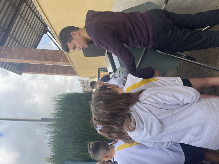 El projecte comunitari de compostatge escolar té l’objectiu de fomentar la implantació d’un sistema de residus orgànics