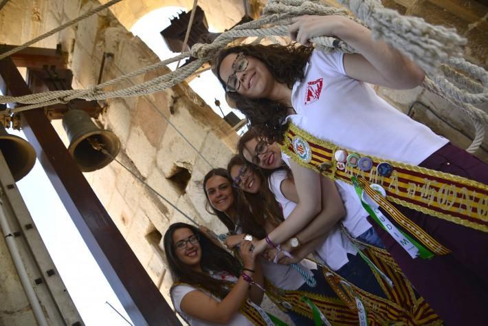La ciutat entra en la recta final de les festes patronals amb la pujada al campanar de l'església Arxiprestal