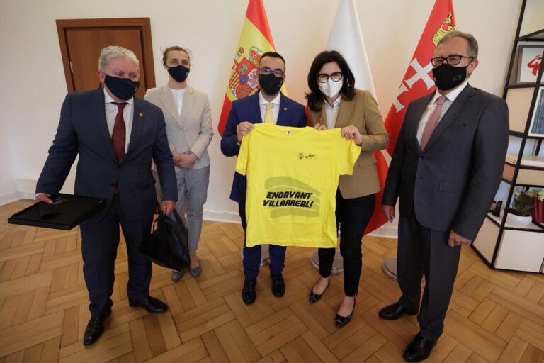 L’alcalde promociona a Gdansk el teatre de carrer i l’aposta per ser un referent de la tecnificació esportiva