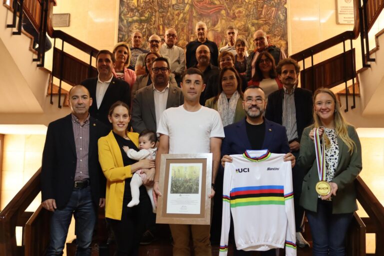 Vila-real celebra la victòria de Sebastián Mora Vedrí, campió del món de ciclisme en pista