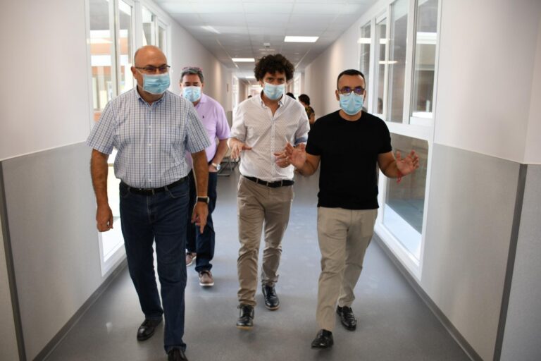 Tanquen temporalment el gimnàs del col.legi Carles Sarthou com a mesura de prevenció a falta d'un estudi