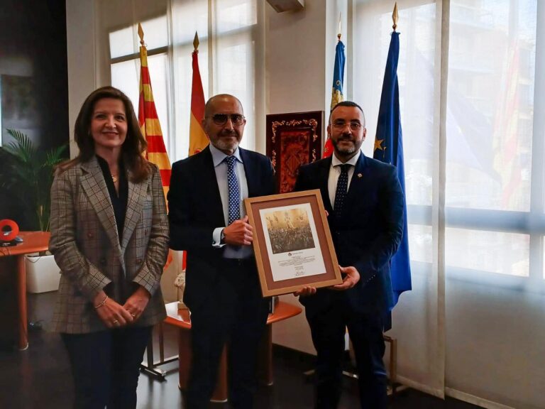 José Benlloch rep a Enric Portalés i Sonia Sánchez Bosquet 