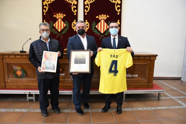 Ajuntament i Càtedra d’Innovació Ceràmica homenatgen al subdelegat de Defensa a Castelló per la seua jubilació