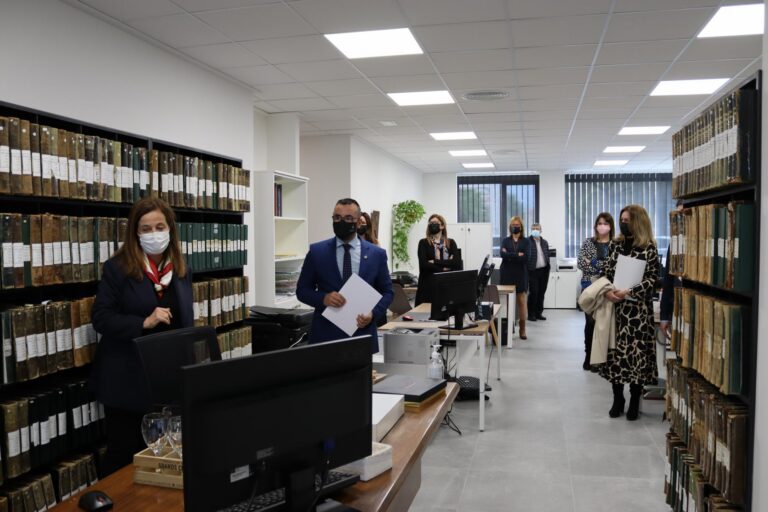 L’alcalde visita les noves dependències del Registre de la Propietat número 1 a l’avinguda de Francesc Tàrrega