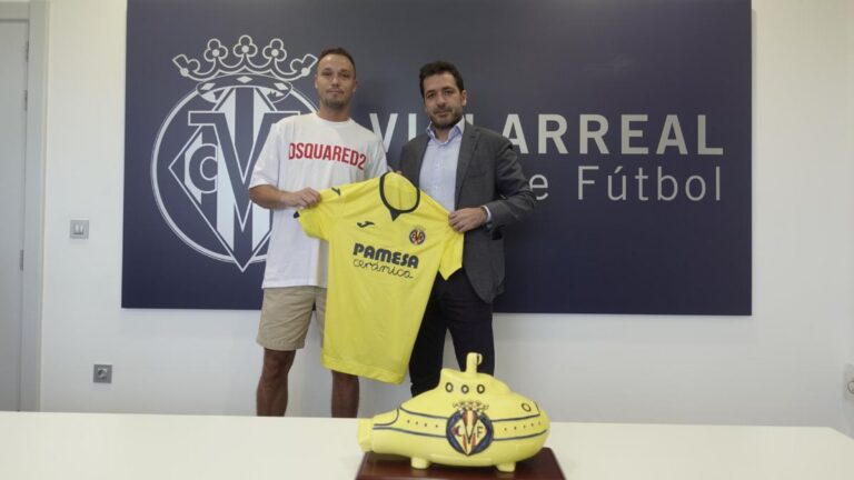 El defensa central Pablo Iñiguez seguirà al Villarreal B fins a juny de 2024
