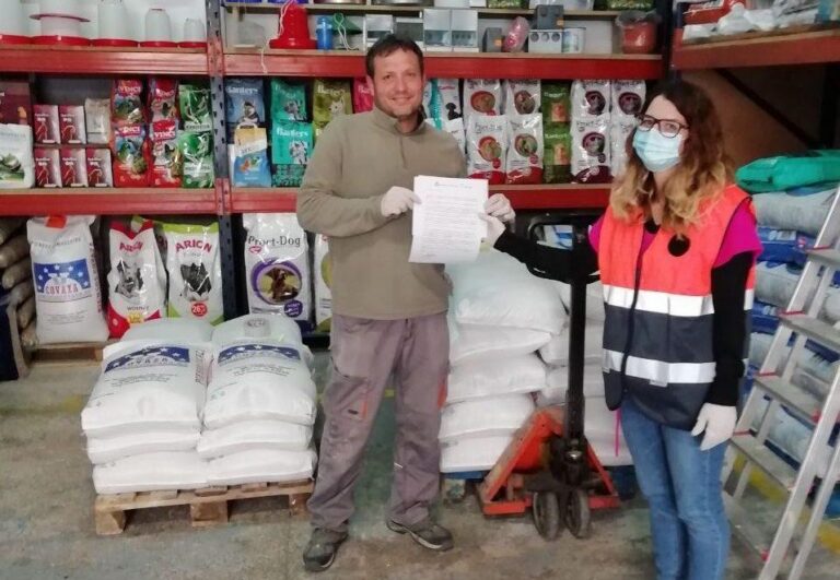 Vila-real inicia el repartiment de prop d'un miler de màscares de protecció entre els comerços de la localitat