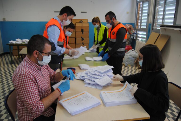 Comença el repartiment de màscares amb el lliurament a 629 menors de 14 anys de famílies monoparentals