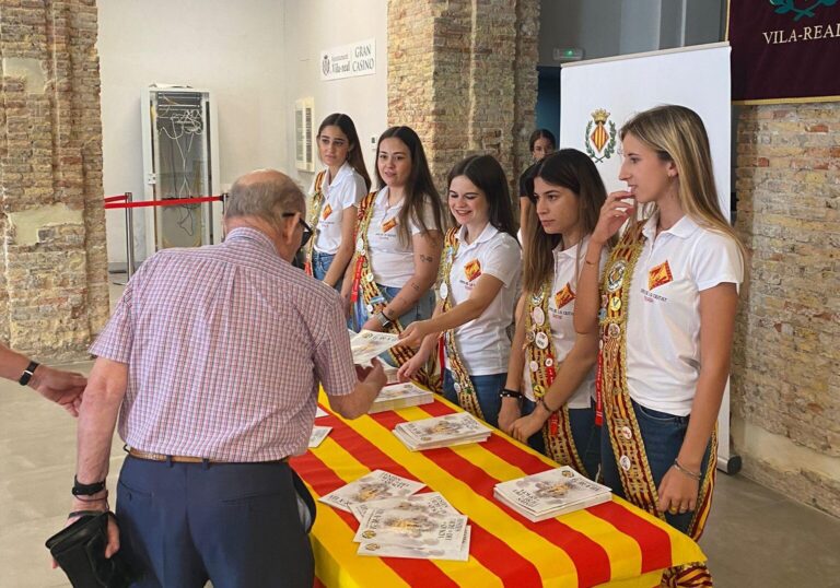 La cort d’honor de Vila-real realitza el repartiment del programa de festes