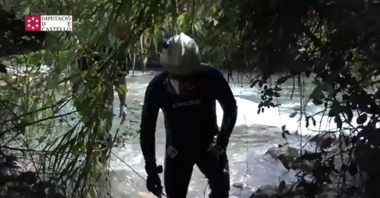 Els Bombers de Castelló publiquen un vídeo del rescat de l’home trobat ahir en el riu Millars