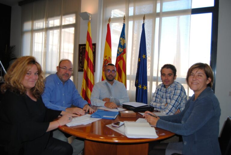 El consistori exigeix a la Generalitat que instale ja la seu comarcal de L'Escola Oficial d'Idiomes